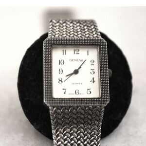 Vintage Geneva Silver Tone Metal Mesh Band Dimpled Accent New Battery Watch